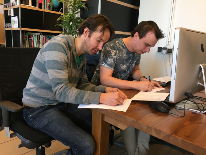 Signing contract niels/roderik unc inc