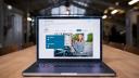 Regenboog Groep desktop mockup met homepagina interface