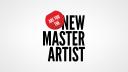 New Master Artist logo op grijs vlak