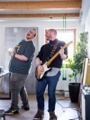 lennart-chris-singing.jpg